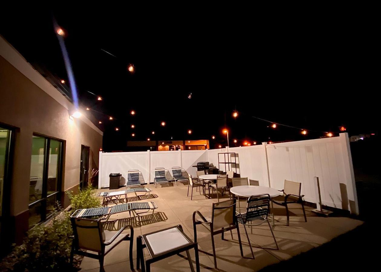 Holiday Inn Express Cedar Rapids - Collins Road By Ihg Exterior foto