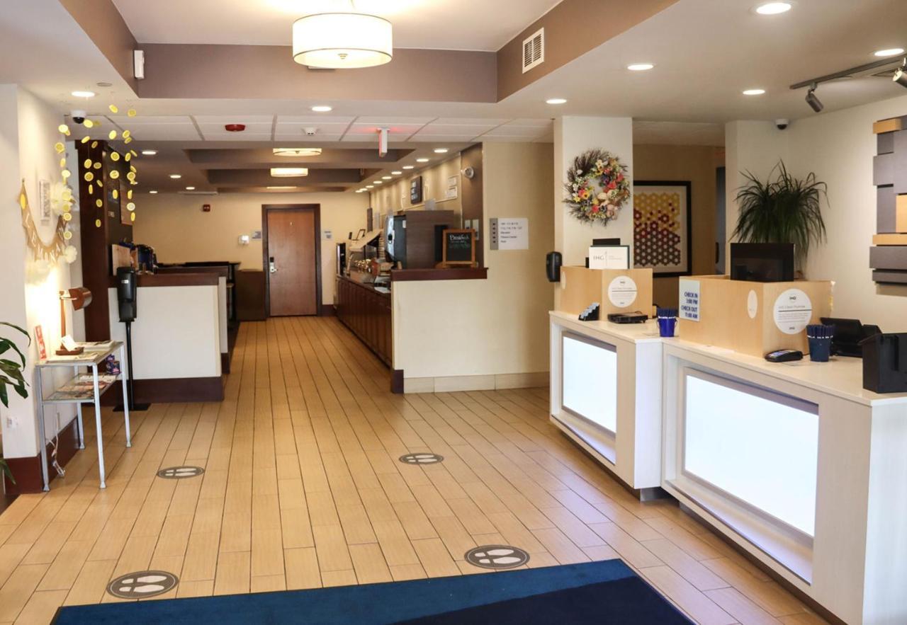 Holiday Inn Express Cedar Rapids - Collins Road By Ihg Exterior foto