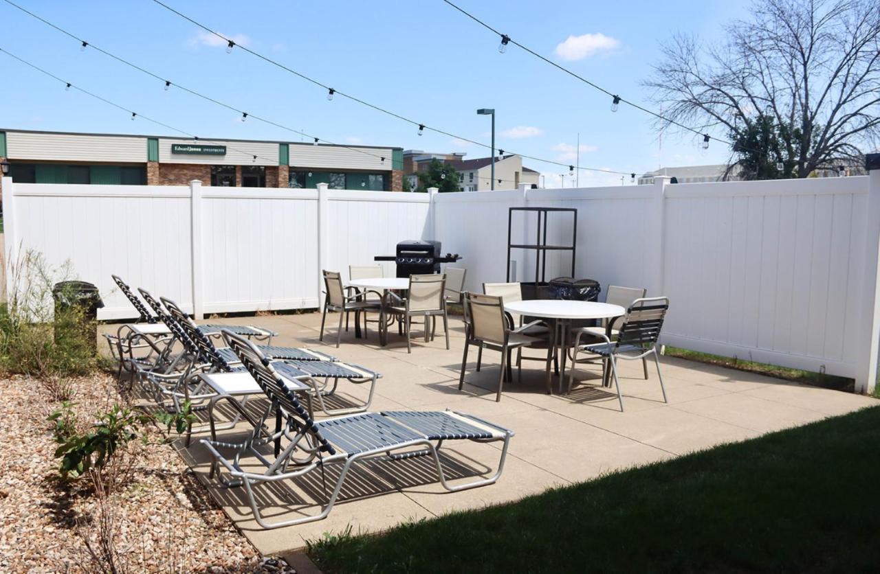 Holiday Inn Express Cedar Rapids - Collins Road By Ihg Exterior foto