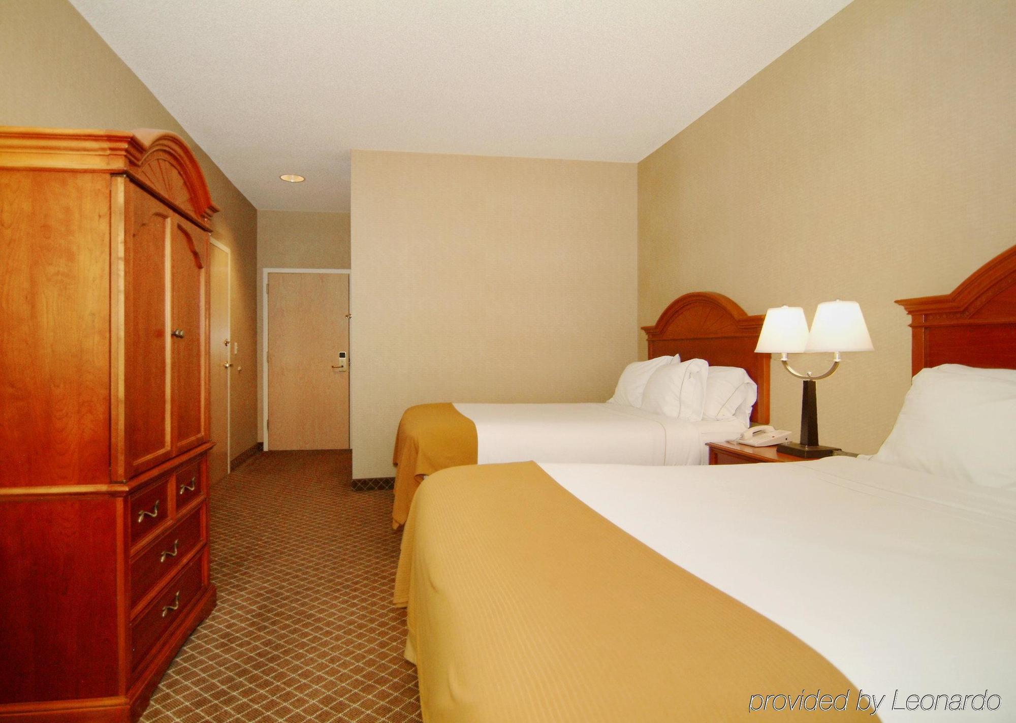 Holiday Inn Express Cedar Rapids - Collins Road By Ihg Habitación foto